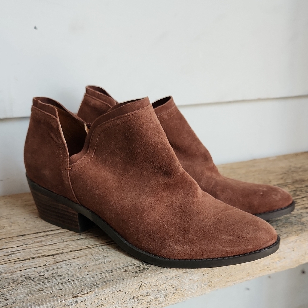 Never worn - Lucky Brand Brown Suede Ankle Boots